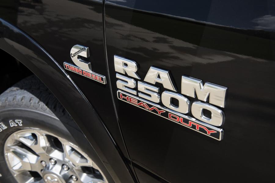Логотип Dodge Ram 2500 Limited Tungsten Edition Mega Cab 2017 года  (фото 15 из 19)